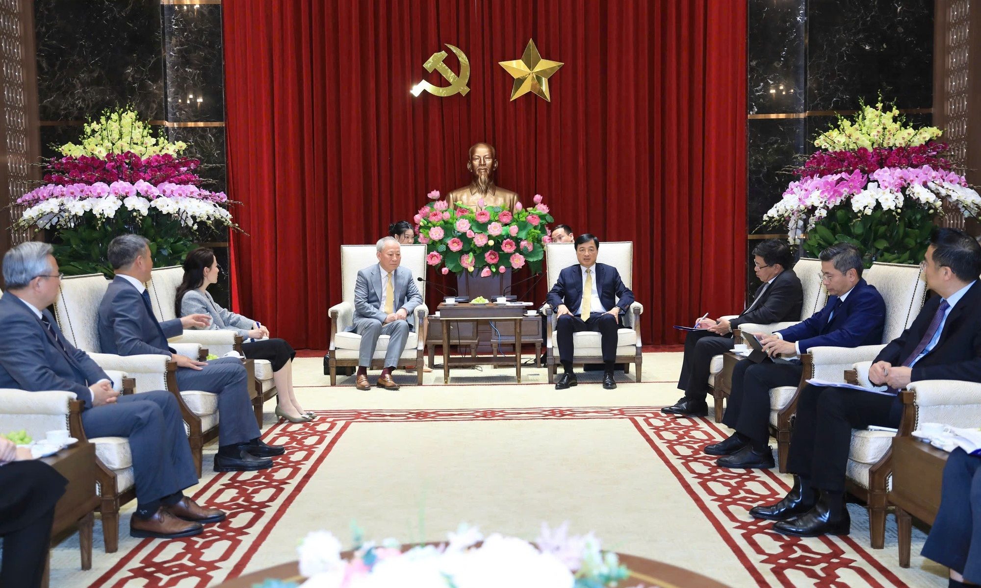 hạ tầng hòa lạc